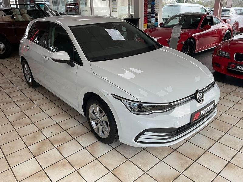 Gebraucht VW Golf VIII Life 110 PS (80 kW) 2021 Weiß Limousine