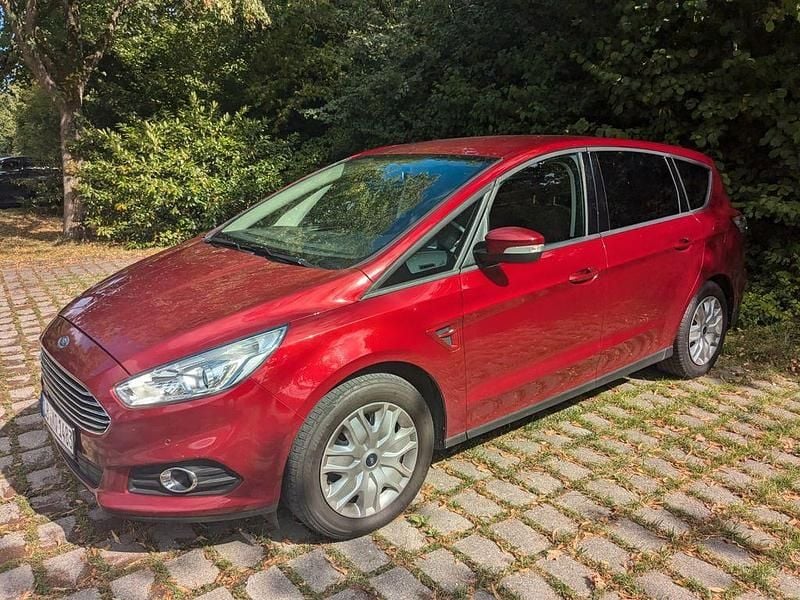 Rot Gebraucht 2016 Ford S-MAX Trend Van / Kleinbus | 12.200 € (Fairer Preis) - Bild 1/4
