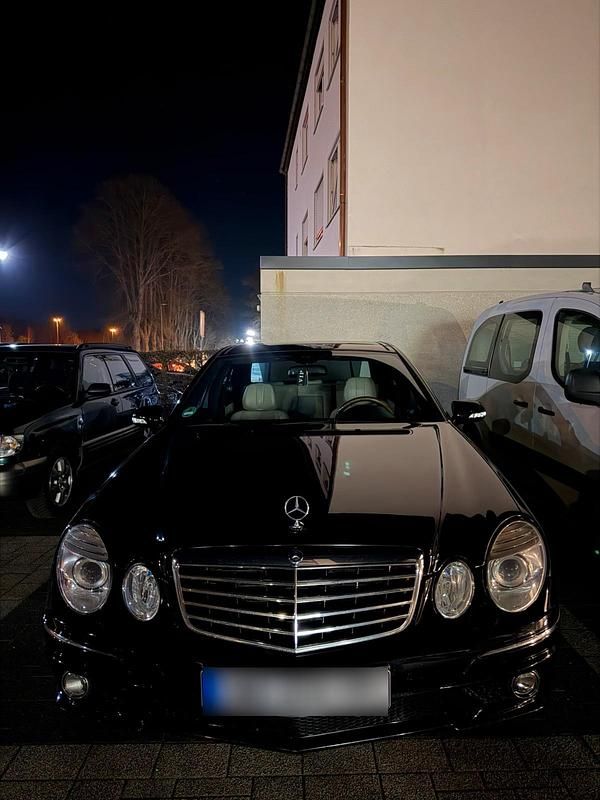 Gebraucht Mercedes E320 AMG 300 PS (220 kW) 2009 Schwarz Limousine