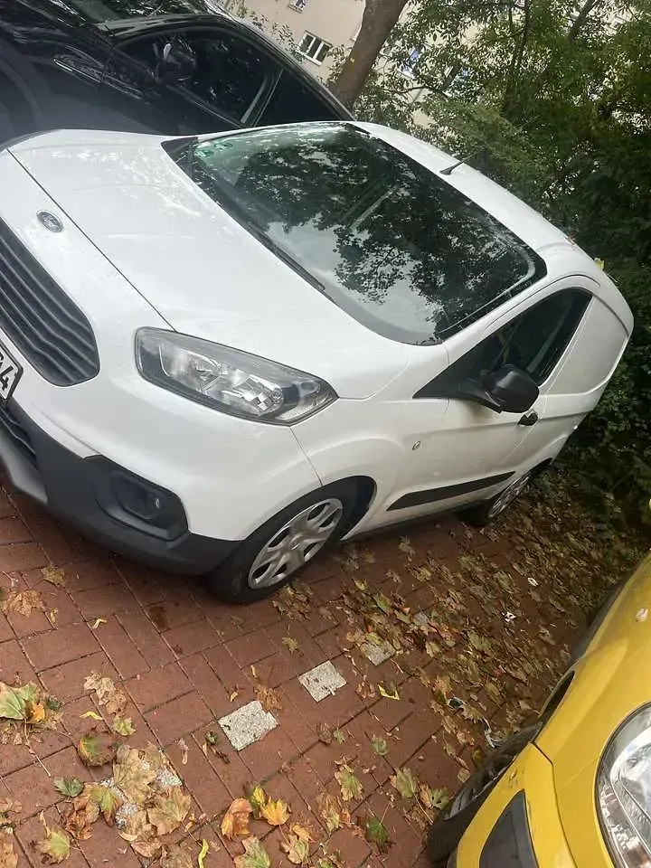 Gebraucht Ford Tourneo Courier Titanium 97 PS (71 kW) 2019 Weiß Van / Kleinbus
