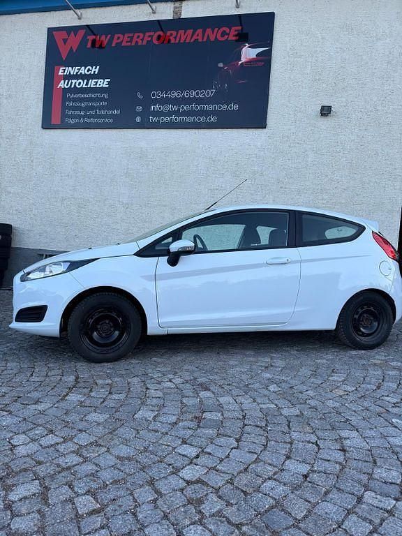 Gebraucht Ford Fiesta Trend 60 PS (44 kW) 2013 Weiß Kleinwagen