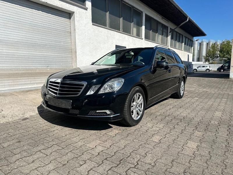 Schwarz Gebraucht 2010 Mercedes E200 Kombi | 8.499 € (Fairer Preis) - Bild 1/4