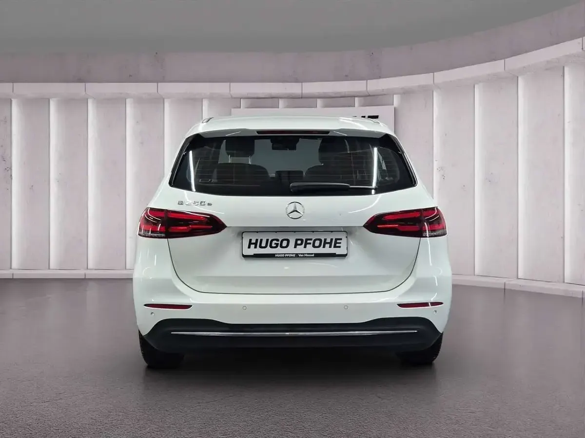 Gebraucht Mercedes B250e Style 218 PS (160 kW) 2022 Weiß Kleinwagen