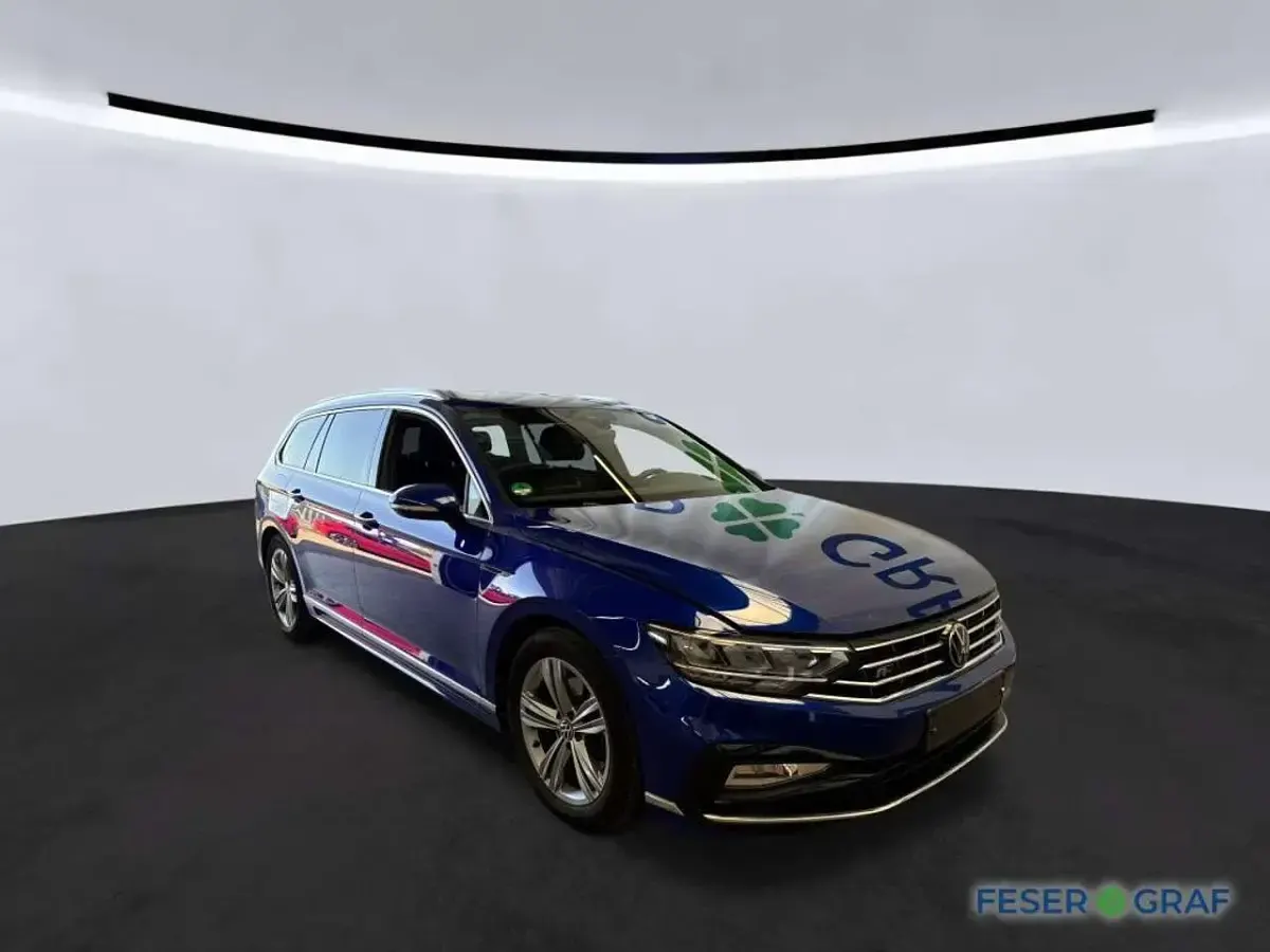 Gebraucht VW Passat R-line 200 PS (147 kW) 2023 Lapiz blue metallic Kombi