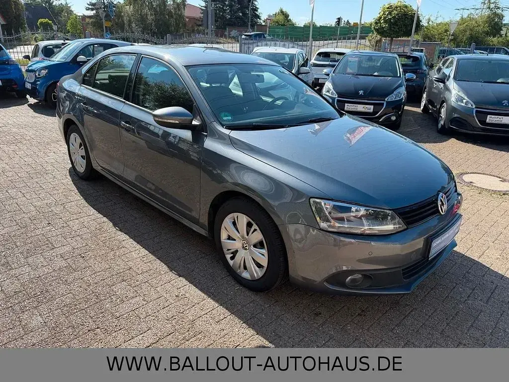 Gebraucht VW Jetta 105 PS (77 kW) 2011 Grau Limousine
