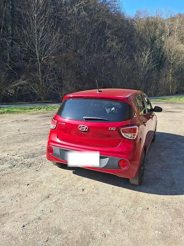 Gebraucht Hyundai i10 87 PS (63 kW) 2019 Rot Kleinwagen