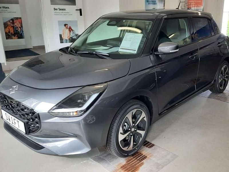 Mineral gray Gebraucht 2025 Suzuki Swift Comfort+ Kleinwagen | 17.680 € (Fairer Preis) - Bild 1/4