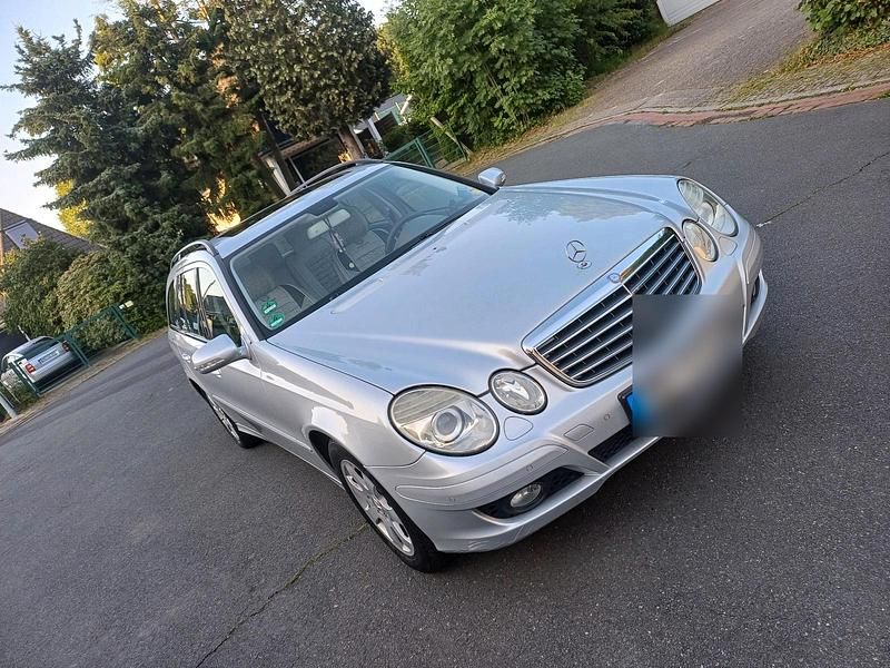 Grau Gebraucht 2007 Mercedes E220 Kombi | 4.900 € (Etwas zu teuer) - Bild 1/4