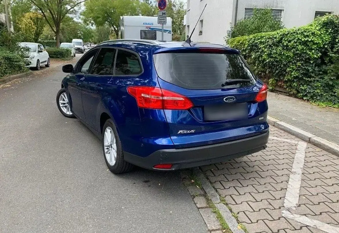 Gebraucht Ford Focus Trend 125 PS (91 kW) 2017 Blau Kombi