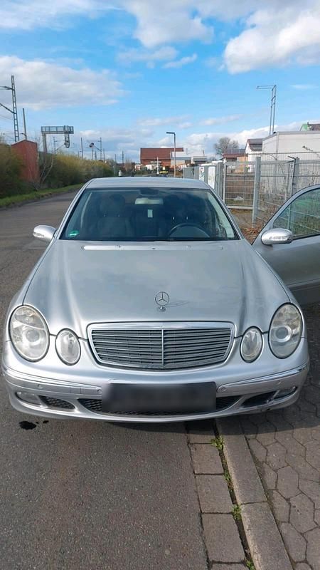 Gebraucht Mercedes 220 175 PS (128 kW) 2004 Silber Limousine