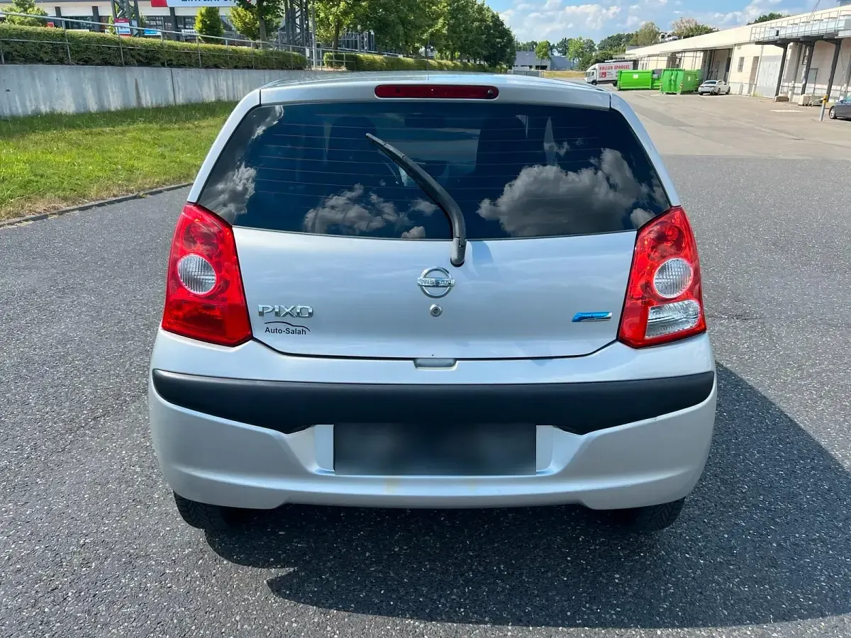 Gebraucht Nissan Pixo 69 PS (50 kW) 2011 Silber Kleinwagen