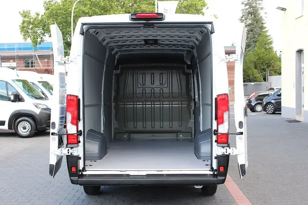 Gebraucht Peugeot Boxer 140 PS (102 kW) 2025 Weiß Van