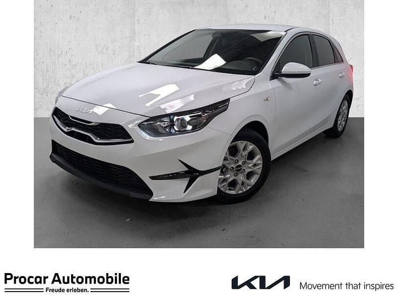 Weiß Gebraucht 2025 Kia Ceed Vision Limousine | 19.990 € (Guter Preis) - Bild 1/4