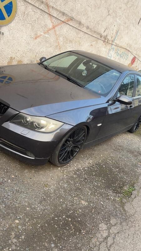 Grau Gebraucht 2005 BMW 325 Limousine | 6.000 € - Bild 1/2