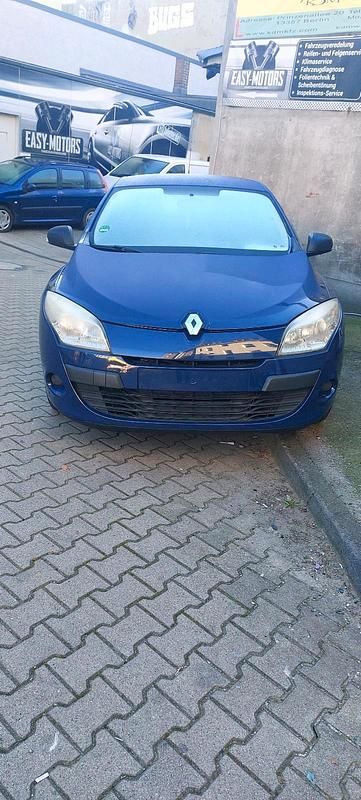 Gebraucht Renault Mégane 100 PS (73 kW) 2010 Blau Limousine