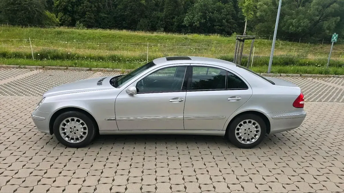 Gebraucht Mercedes E200 163 PS (119 kW) 2004 Silber Limousine