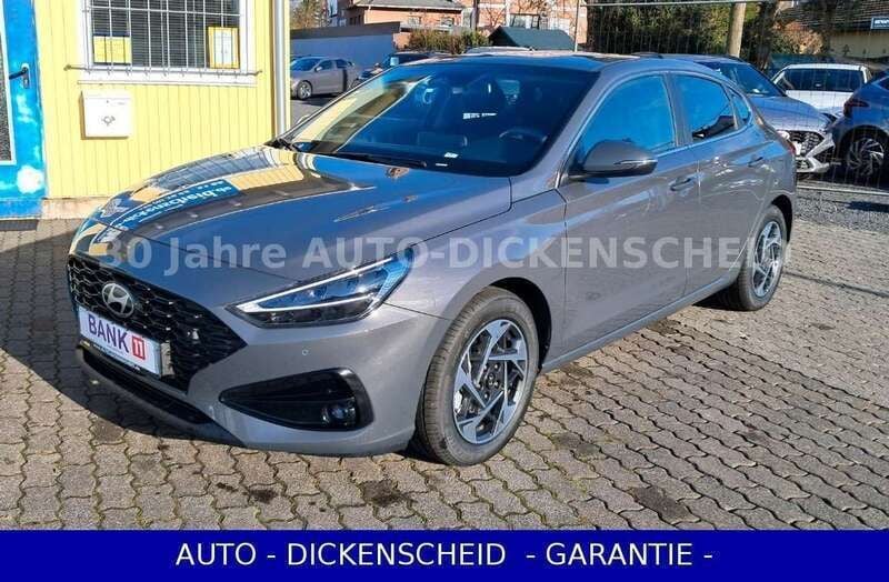 Pe2 ecotronic grey Gebraucht 2024 Hyundai i30 Style Limousine | 23.889 € (Superpreis) - Bild 1/4