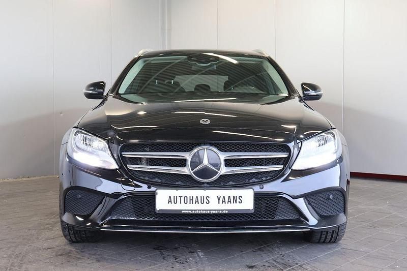 Gebraucht Mercedes C300e Avantgarde 306 PS (225 kW) 2020 Schwarz Limousine