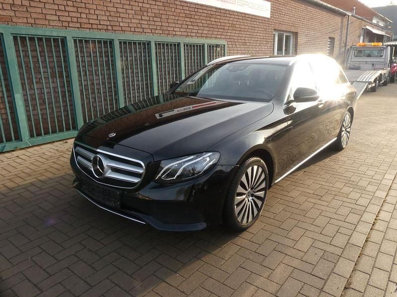 Gebraucht Mercedes E350 258 PS (189 kW) 2017 Schwarz  unilack Kombi