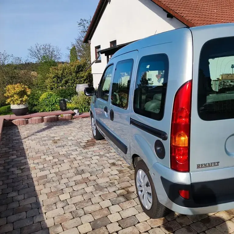 Gebraucht Renault Kangoo Privilege 68 PS (50 kW) 2009 Silber Van / Kleinbus