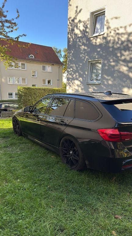 Schwarz Gebraucht 2015 BMW 340 M Sport Kombi | 22.999 € - Bild 1/4