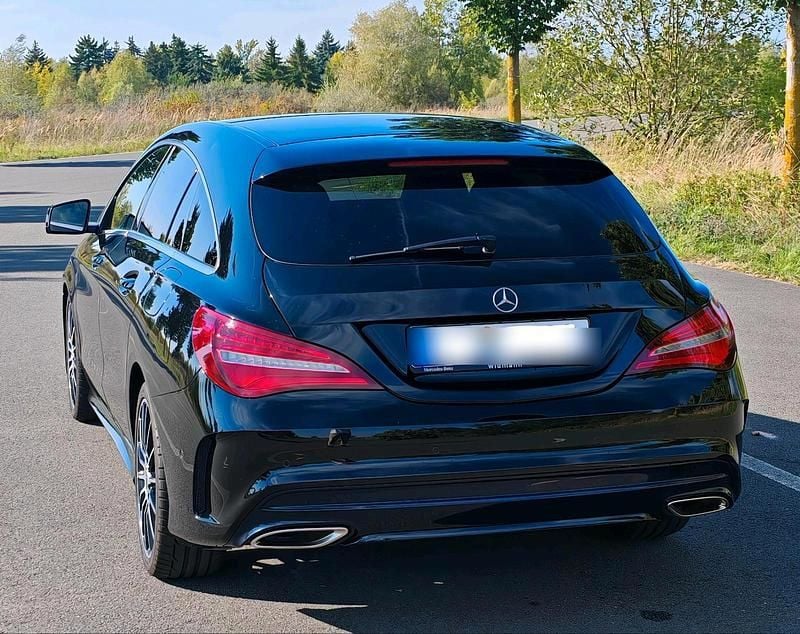 Schwarz Gebraucht 2018 Mercedes CLA180 Shooting Brake AMG line Kombi | 17.390 € (Guter Preis) - Bild 1/4