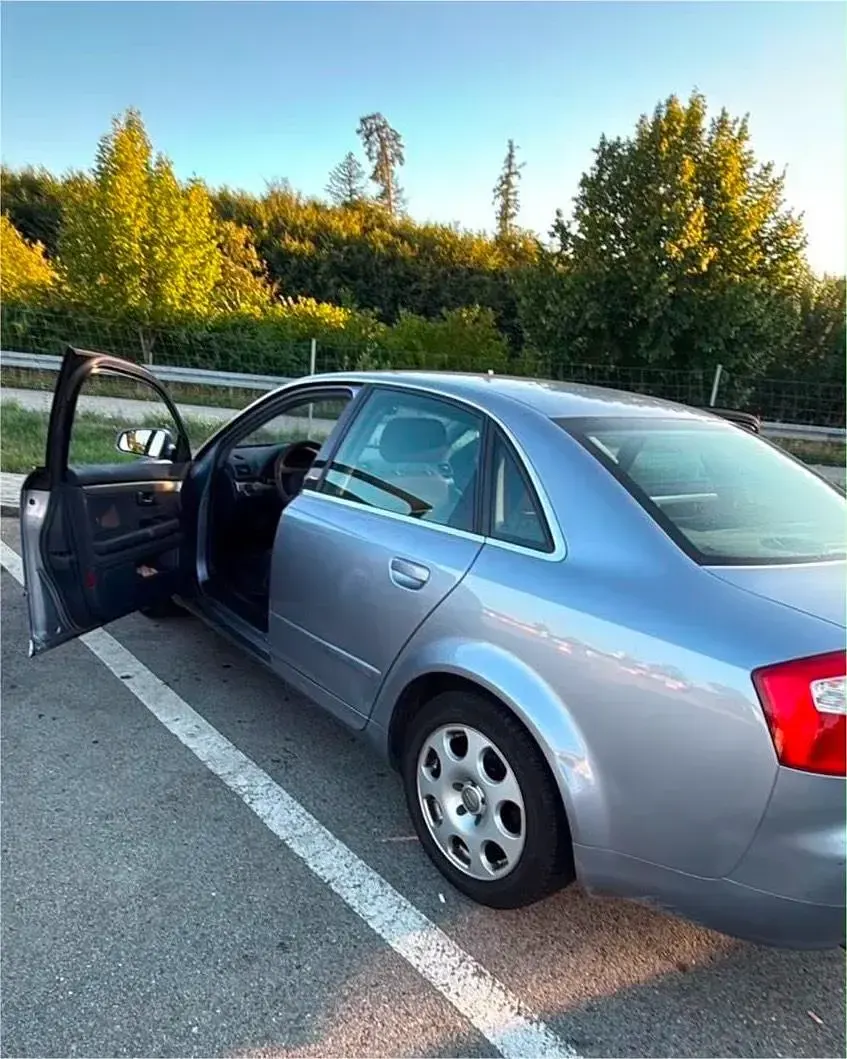Gebraucht Audi A4 131 PS (96 kW) 2004 Grau Limousine