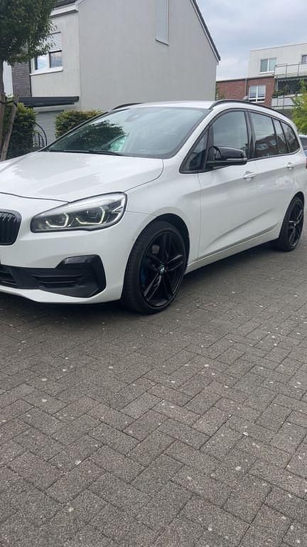 Weiß Gebraucht 2019 BMW 220 Gran Tourer Sport Line Van / Kleinbus | 12.500 € (Fairer Preis) - Bild 1/4