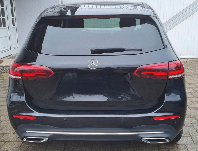 Gebraucht Mercedes B200 163 PS (119 kW) 2019 Schwarz Van / Kleinbus