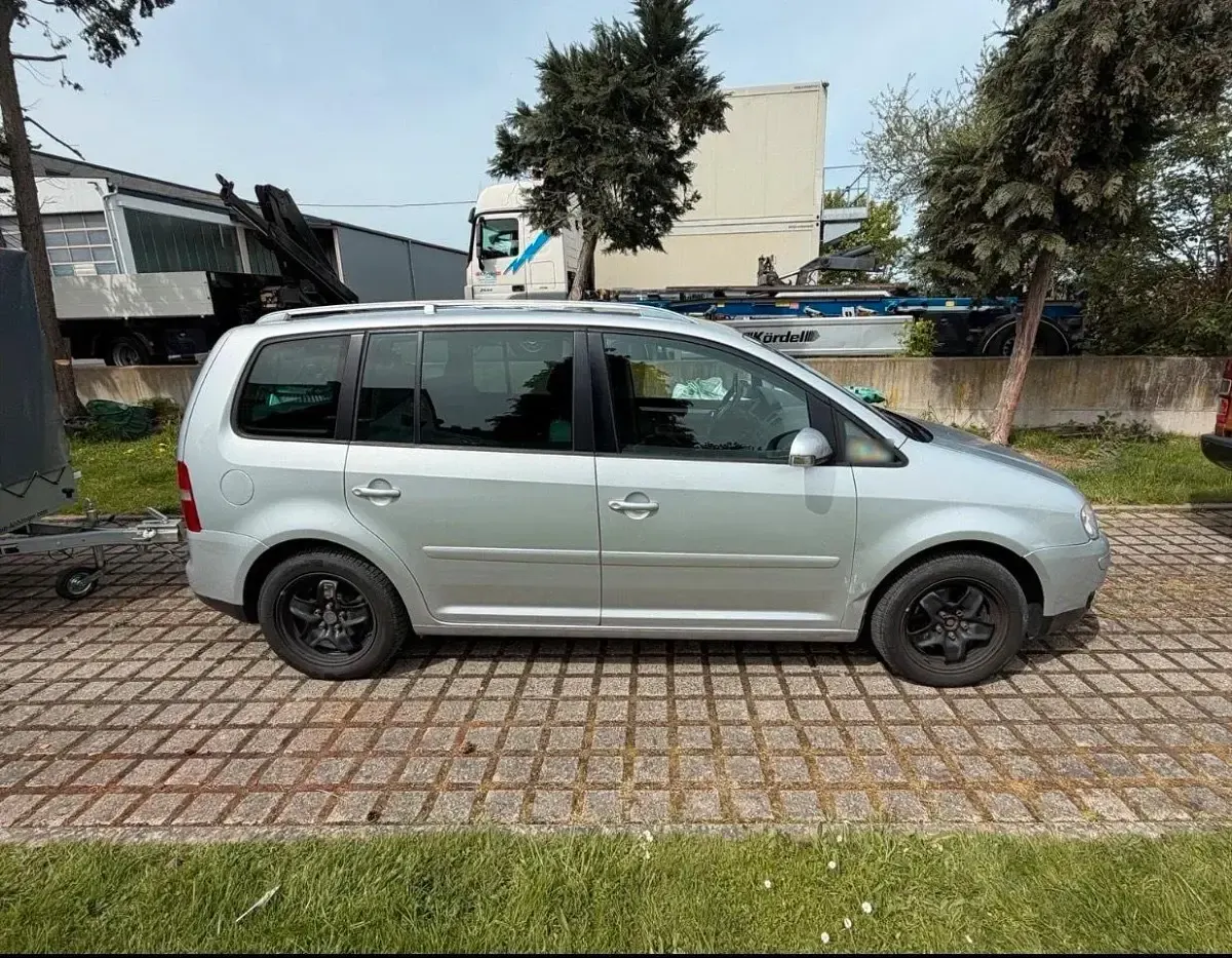Gebraucht VW Touran 140 PS (102 kW) 2004 Grau Van / Kleinbus