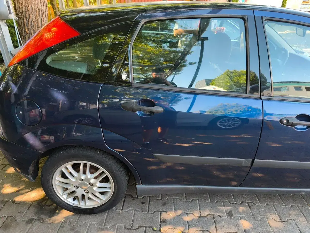 Gebraucht Ford Focus Ghia 101 PS (74 kW) 2002 Blau Limousine
