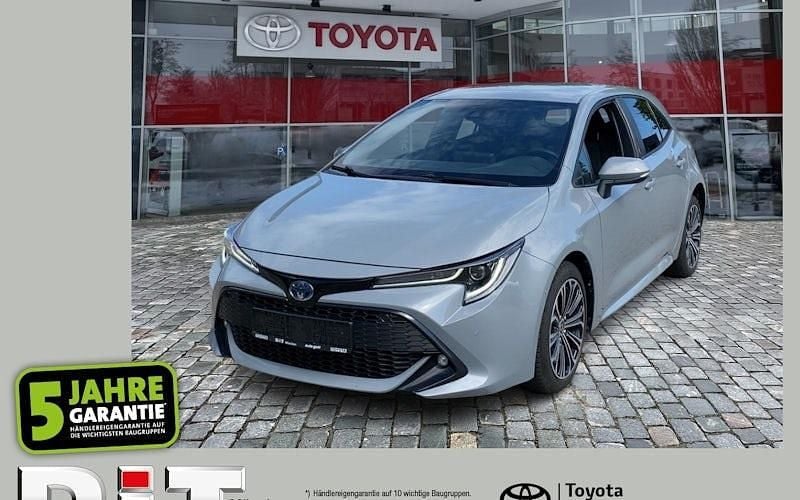 Manhattangrau metallic Gebraucht 2022 Toyota Corolla Team Limousine | 23.990 € (Fairer Preis) - Bild 1/4