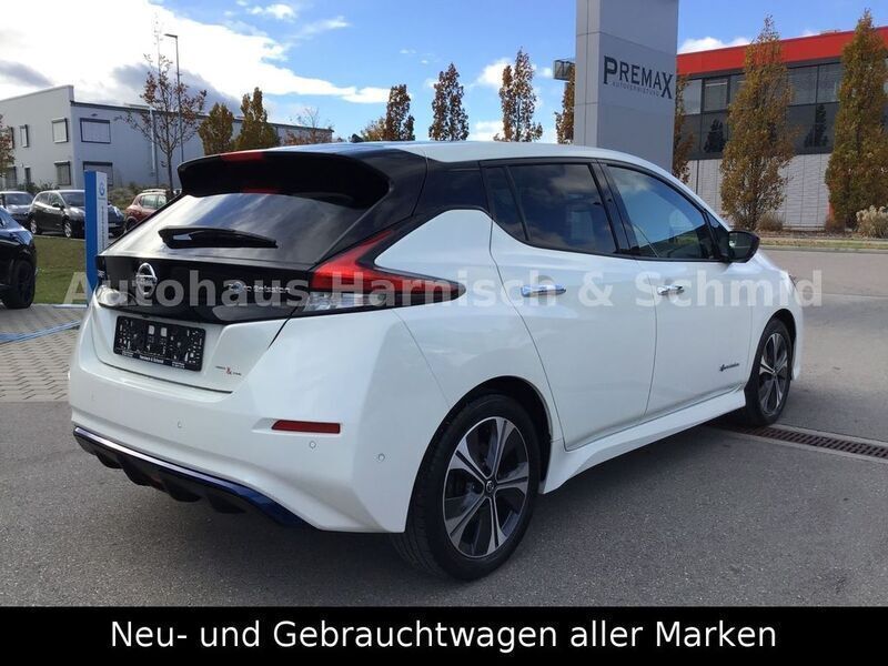 Gebraucht Nissan Leaf Tekna 110 kW (150 PS) 2019 Pearl white pearleffekt/dach black met Kleinwagen