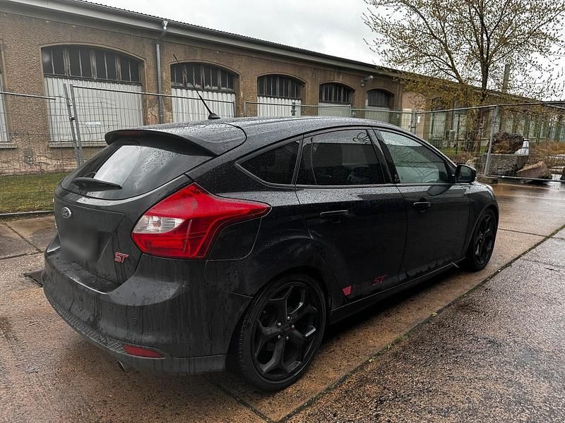 Gebraucht Ford Focus ST-Line 170 PS (125 kW) 2014 Limousine