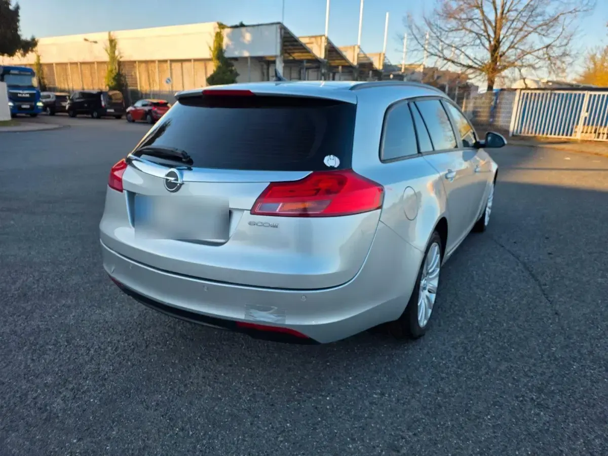 Używany Opel Insignia Active 110 KM (80 kW) 2013 Srebrny Kombi