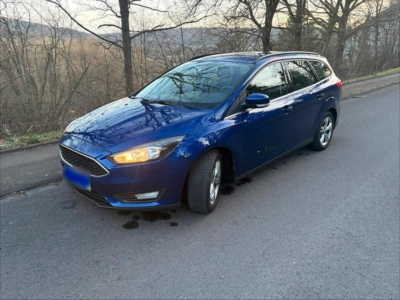 Gebraucht Ford Focus 125 PS (91 kW) 2014 Blau Limousine
