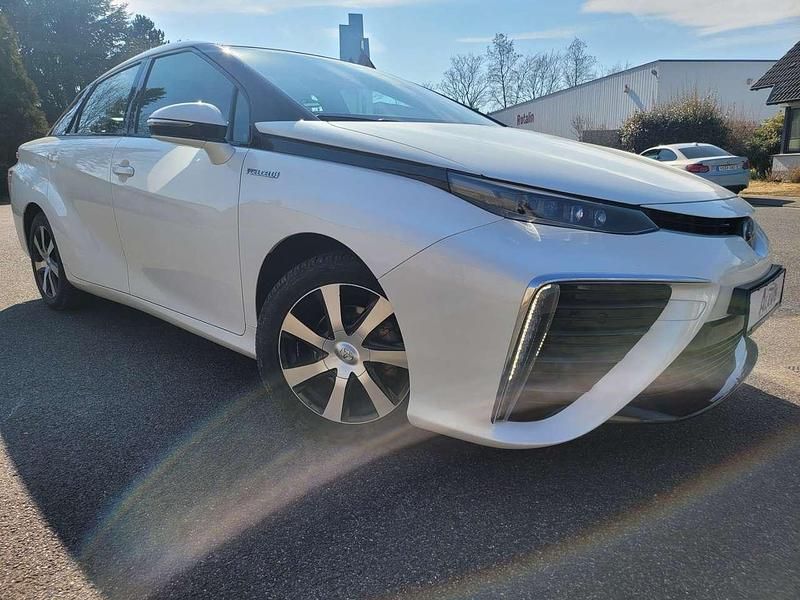 Gebraucht Toyota Mirai 154 PS (113 kW) 2017 Weiß Limousine