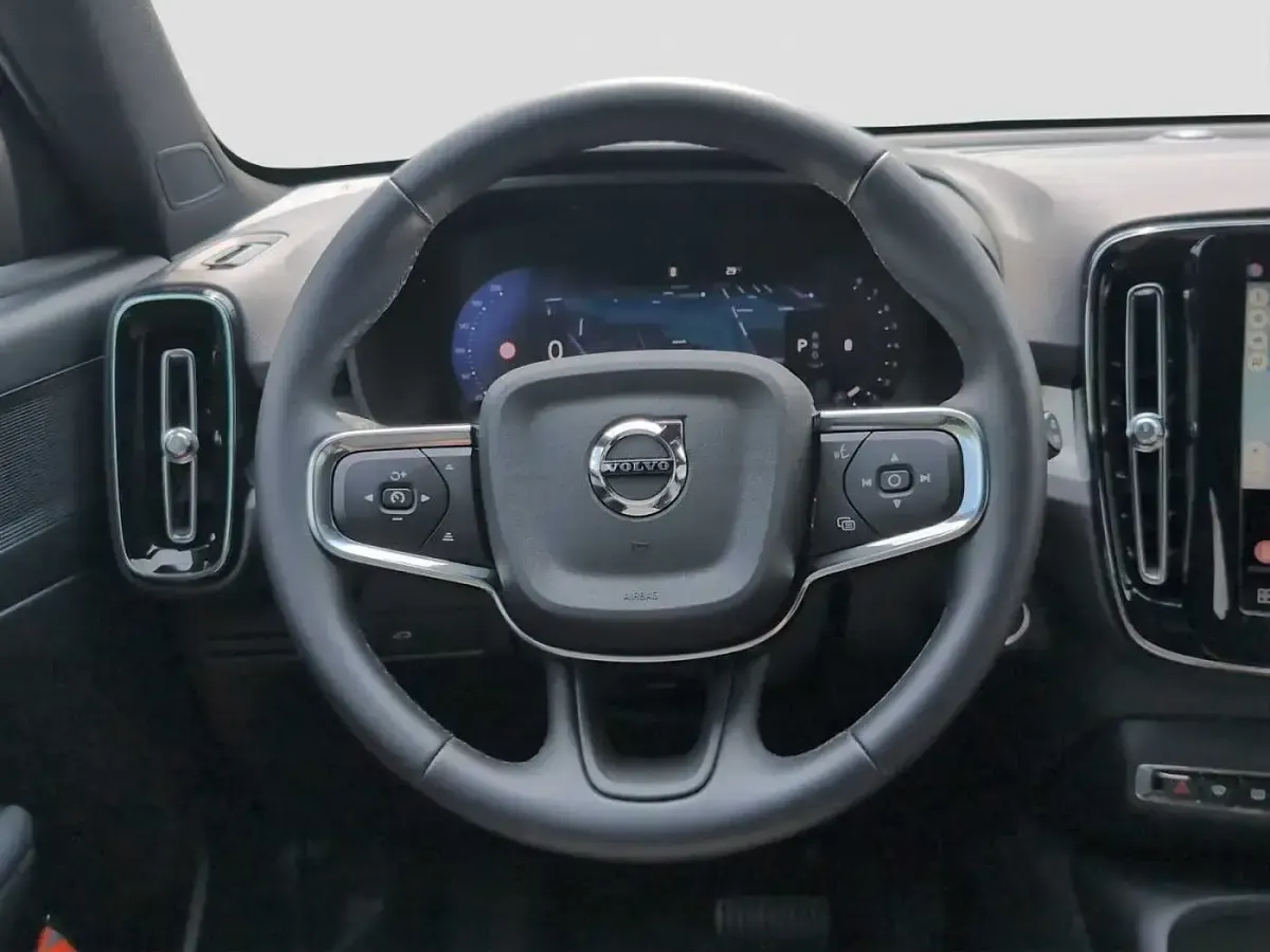 Gebraucht Volvo XC40 120 PS (88 kW) 2025 SUV
