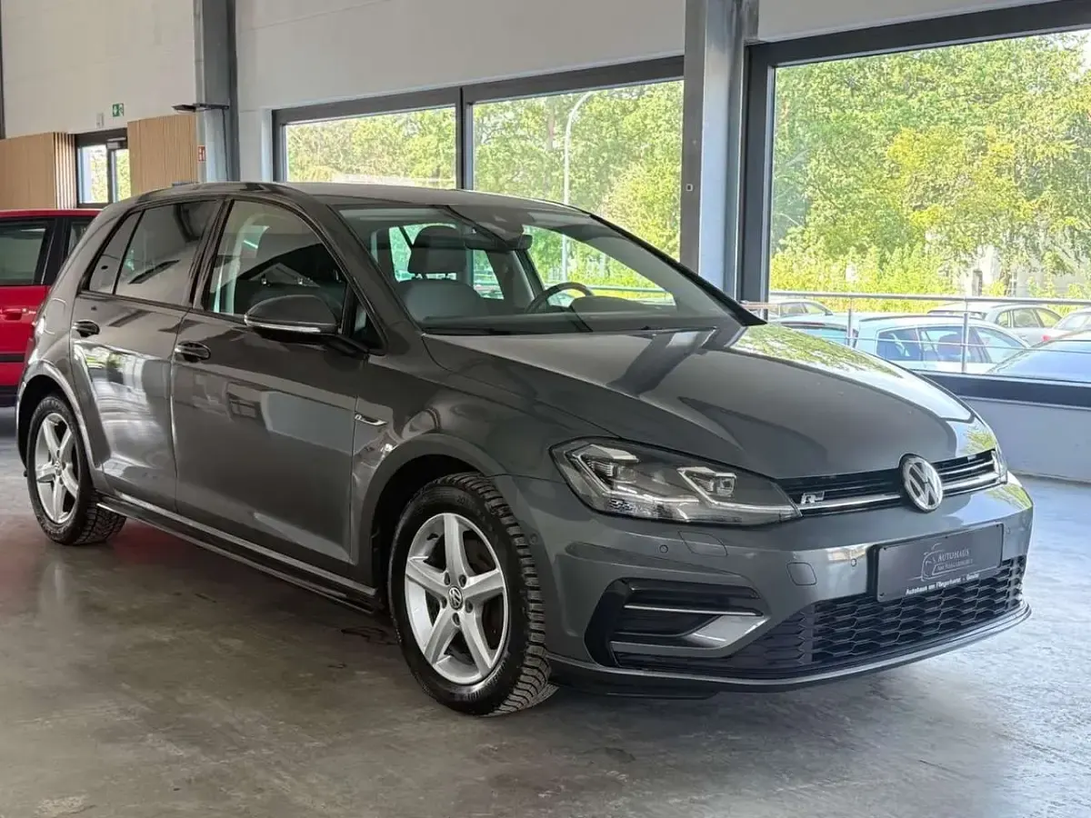 Gebraucht VW Golf VII Highline 150 PS (110 kW) 2019 Grau Limousine