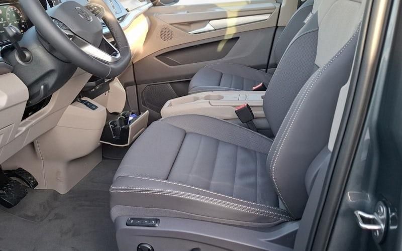 Neu VW Multivan 150 PS (110 kW) 2026 Grau Van