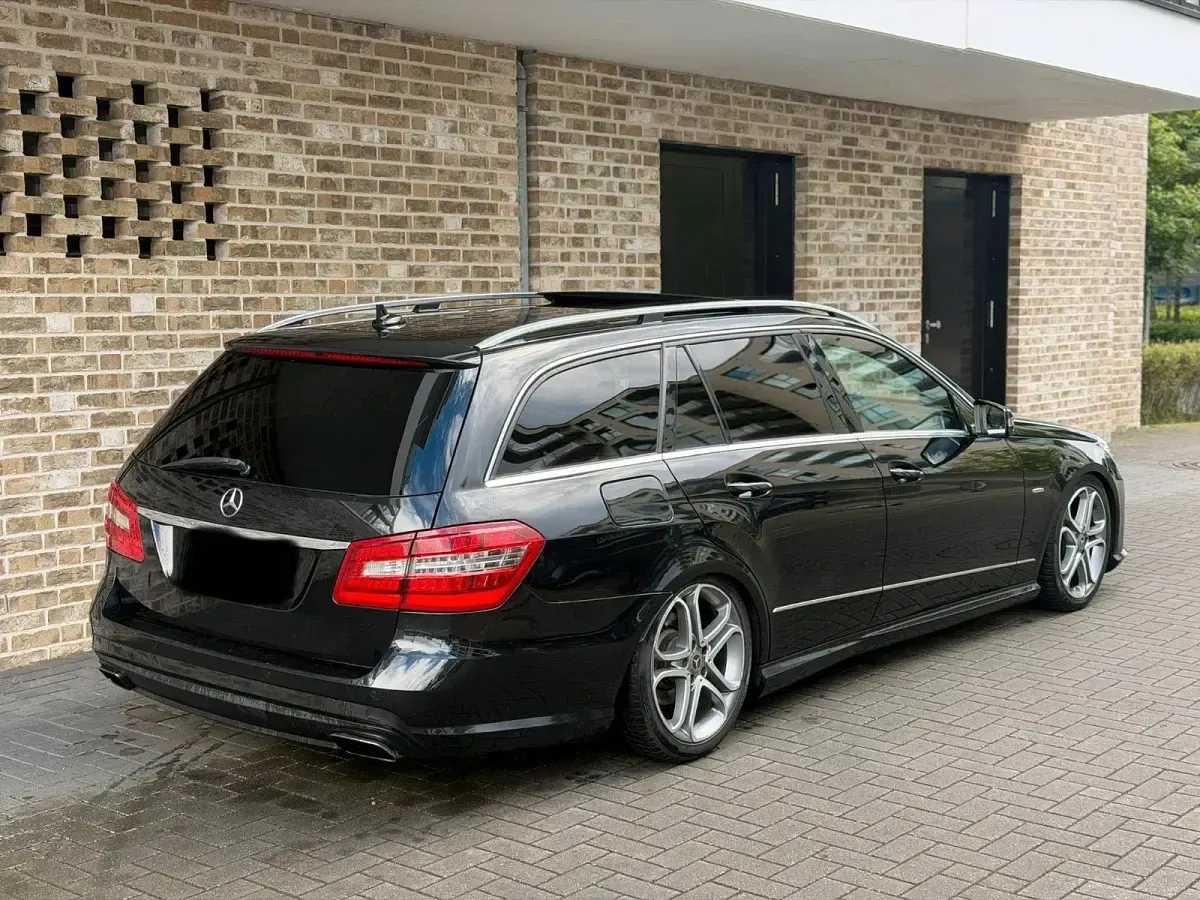 Gebraucht Mercedes E350 Avantgarde 265 PS (194 kW) 2010 Schwarz Kombi