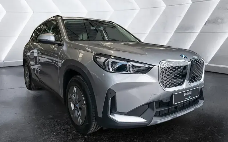 Neu BMW iX1 Performance 230 kW (313 PS) 2025 Silber SUV