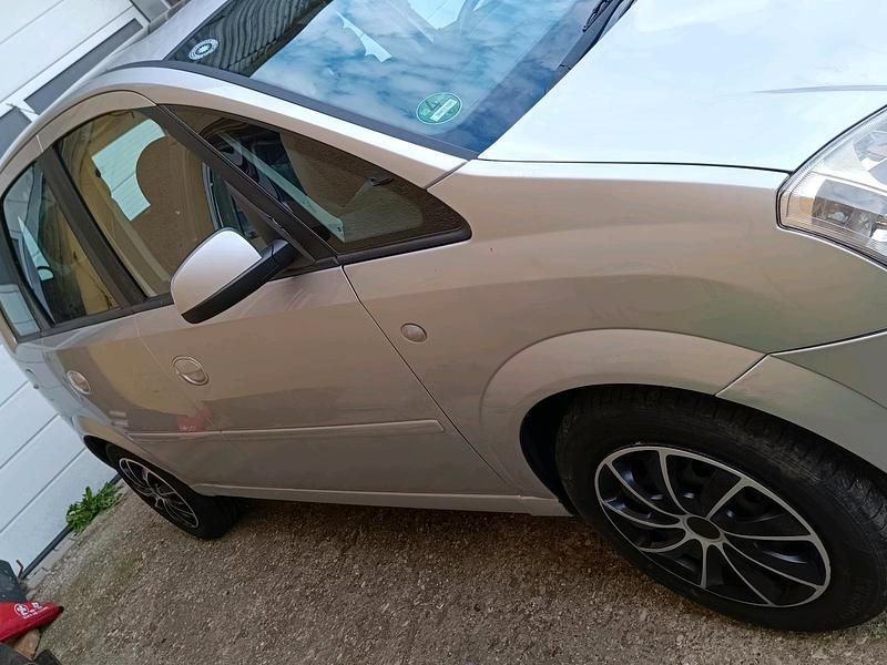 Gebraucht Opel Meriva 101 PS (74 kW) 2003 Silber Van / Kleinbus