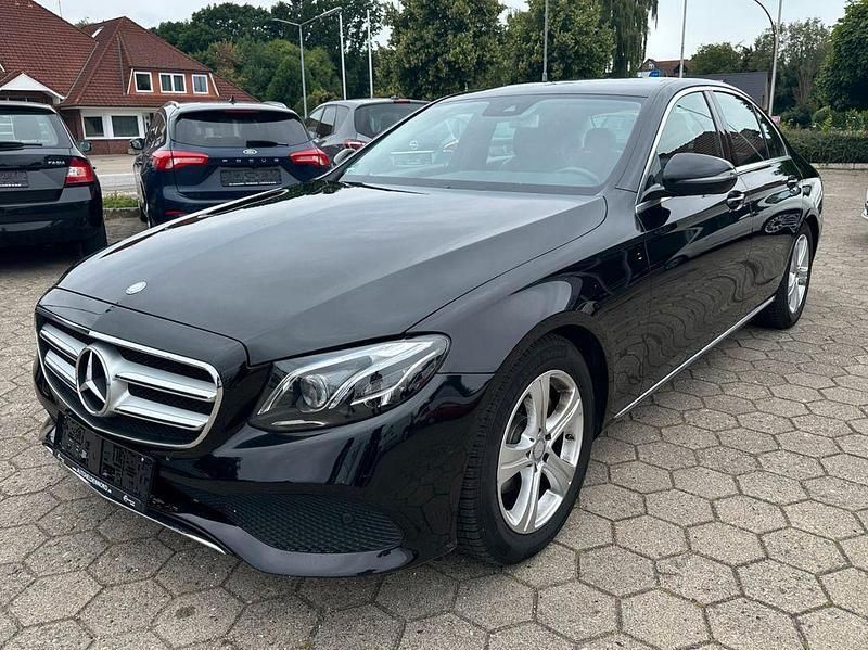 Schwarz Gebraucht 2016 Mercedes E200 Avantgarde Limousine | 22.490 € (Fairer Preis) - Bild 1/4