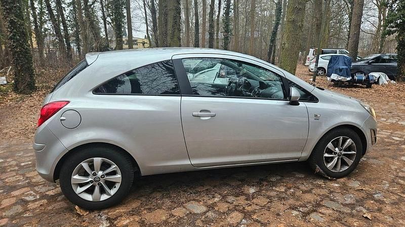 Gebraucht Opel Corsa Innovation 90 PS (66 kW) 2014 Silber Kleinwagen