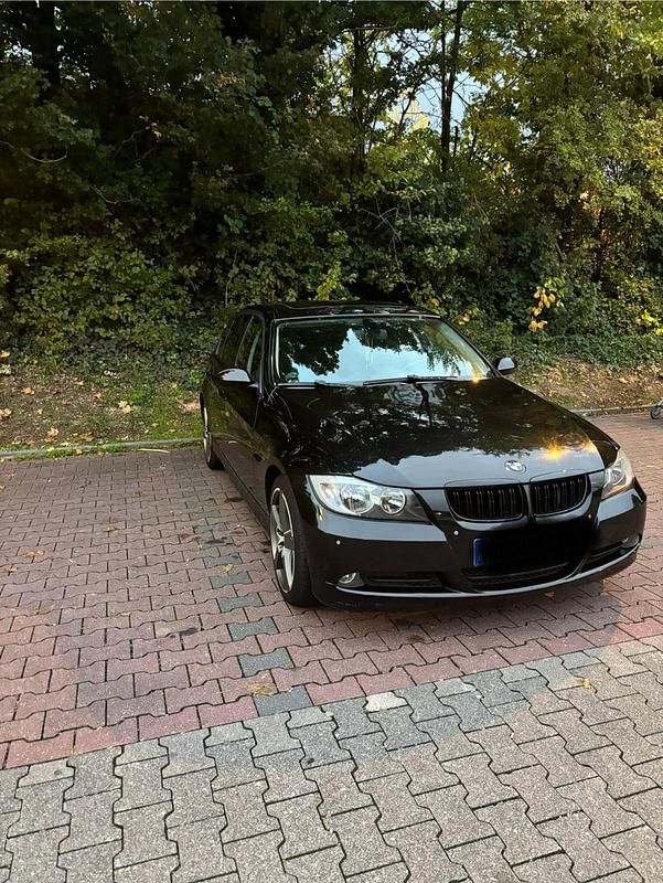 Gebraucht BMW 320 163 PS (119 kW) 2007 Schwarz Limousine