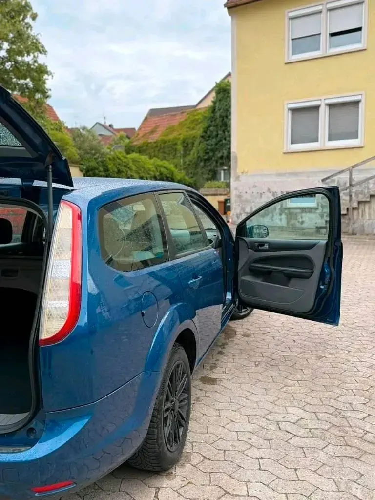 Gebraucht Ford Focus 145 PS (106 kW) 2009 Blau Kombi