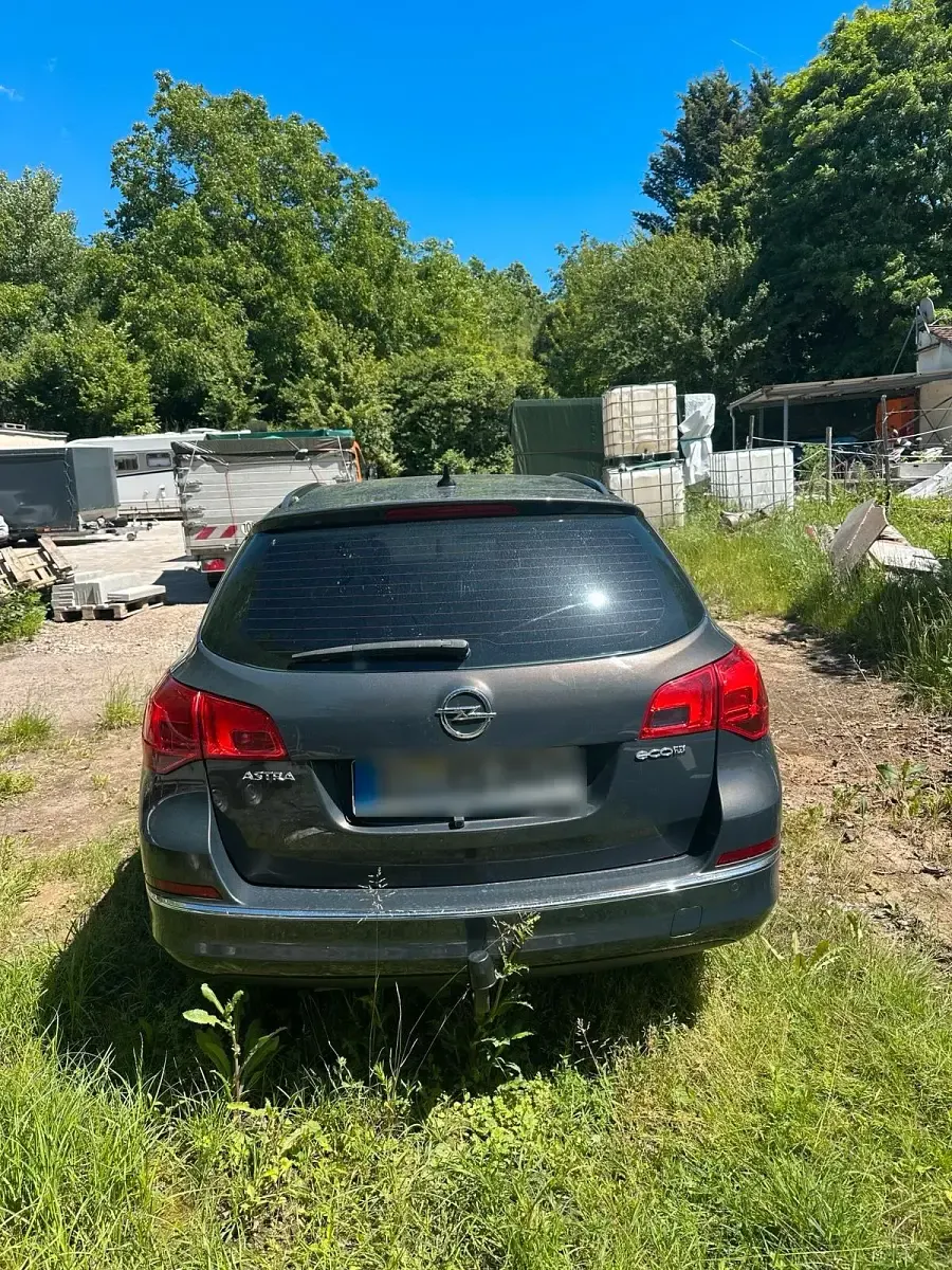 Gebraucht Opel Astra 131 PS (96 kW) 2014 Grau Kombi
