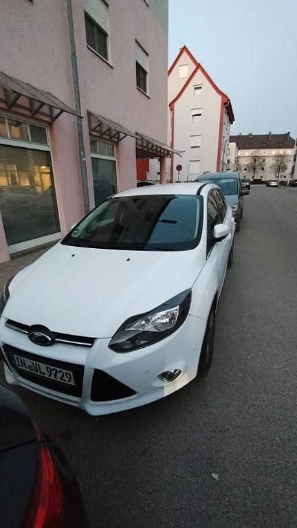 Gebraucht Ford Focus 125 PS (91 kW) 2013 Weiß Kombi