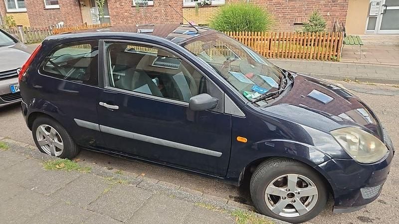 Gebraucht Ford Fiesta Ambiente 60 PS (44 kW) 2007 Blau Kleinwagen